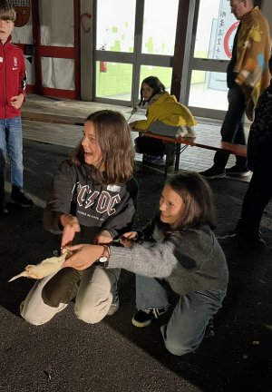 Spaß mit Stockbrot Stockbrot_lachen